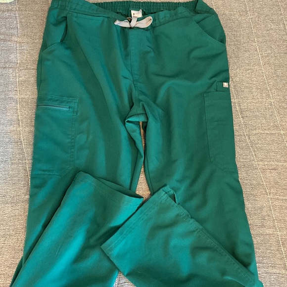 FIGS - Picture 2 of 3